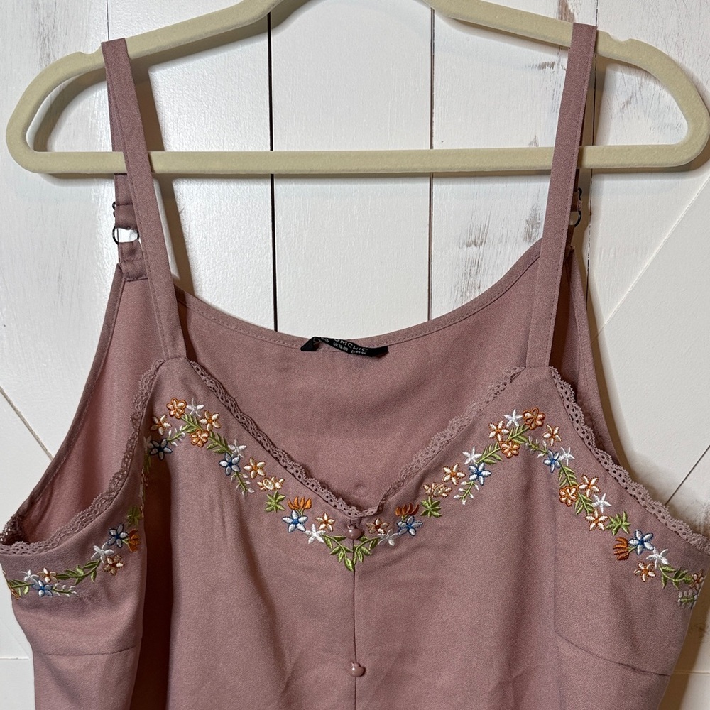 BloomChic Floral Embroidered Mauve Button Front Cami - Picture 2 of 7